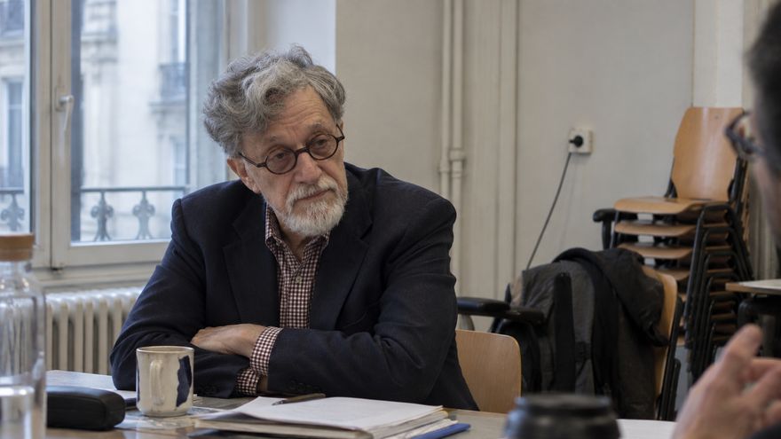 Illustrative portrait of Ronald Berenbeim a seminar room